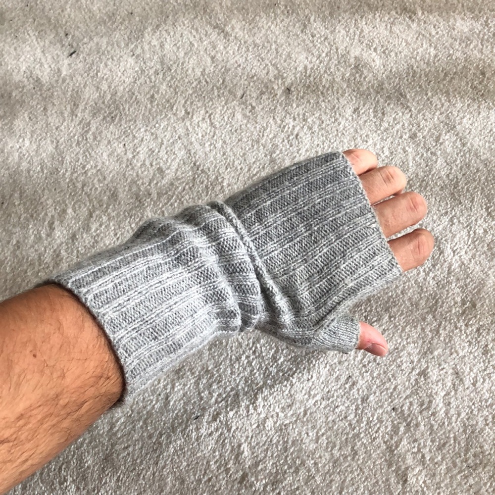 Grey knit fingerless gloves